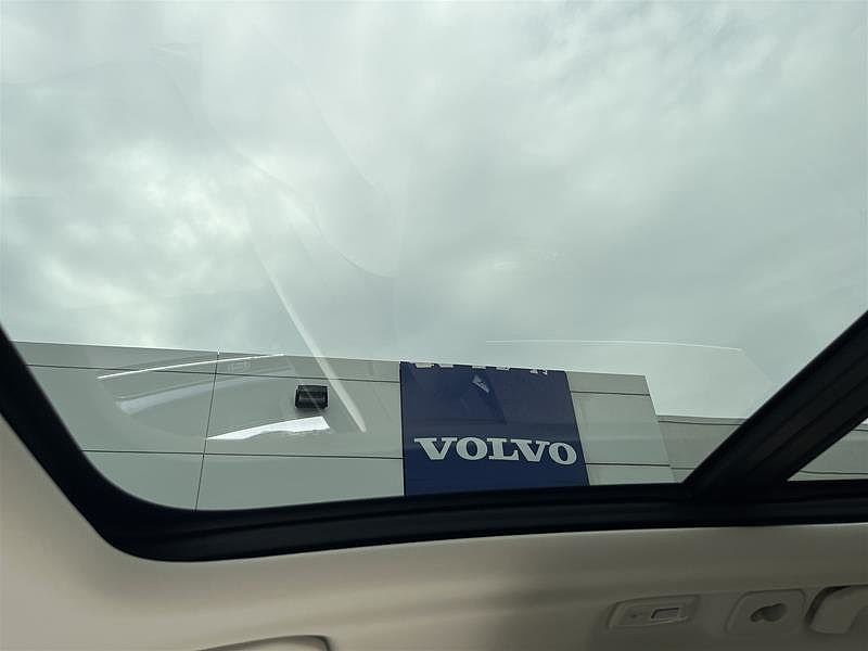 Volvo  Recharge Inscription Expression